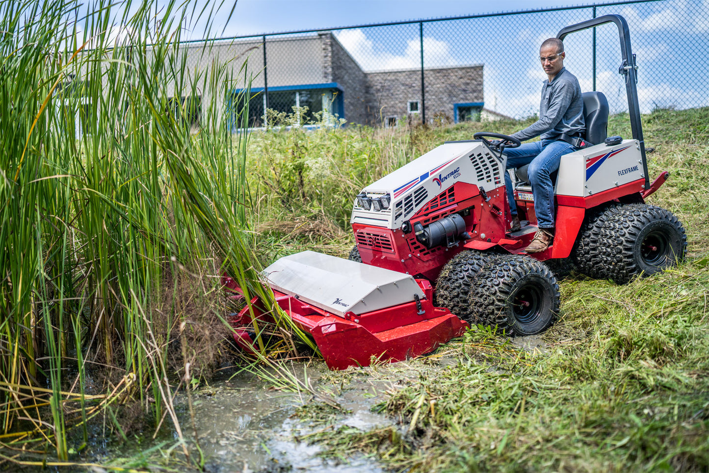 4520Y/Kubota Diesel Engine, Articulating Compact Tractor