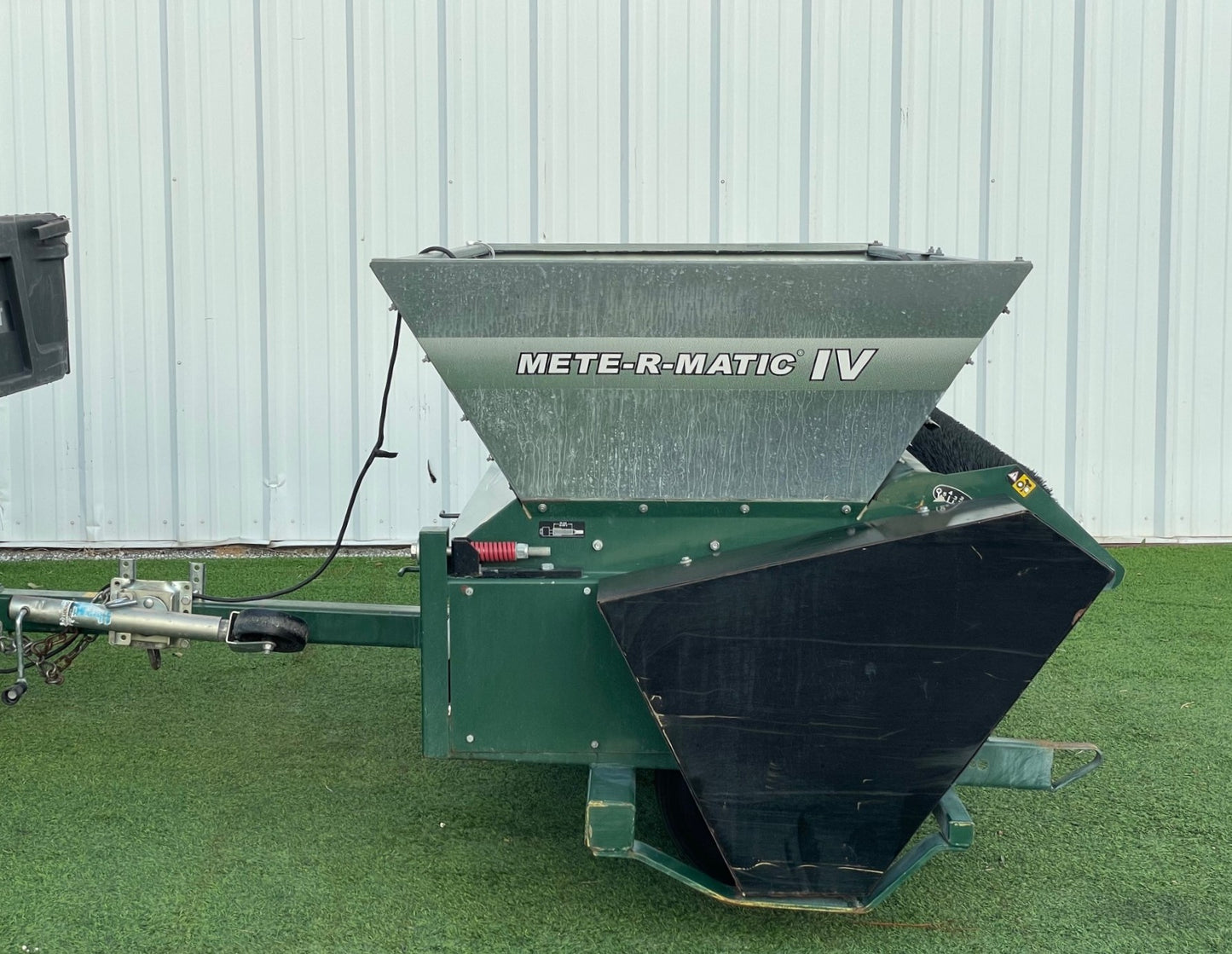 Mete-R-Matic IV Top Dresser