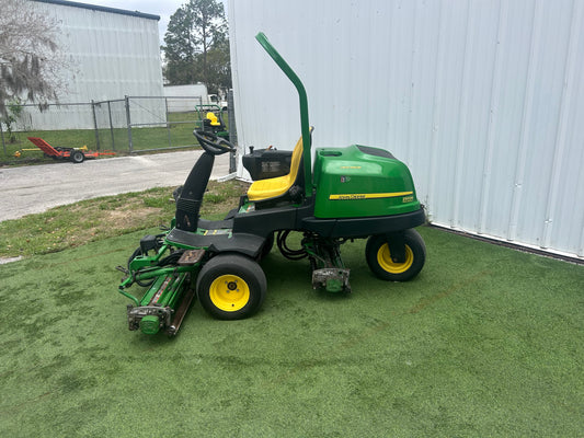 JOHN DEERE 2500B RIDING GREENS MOWER W/REELS