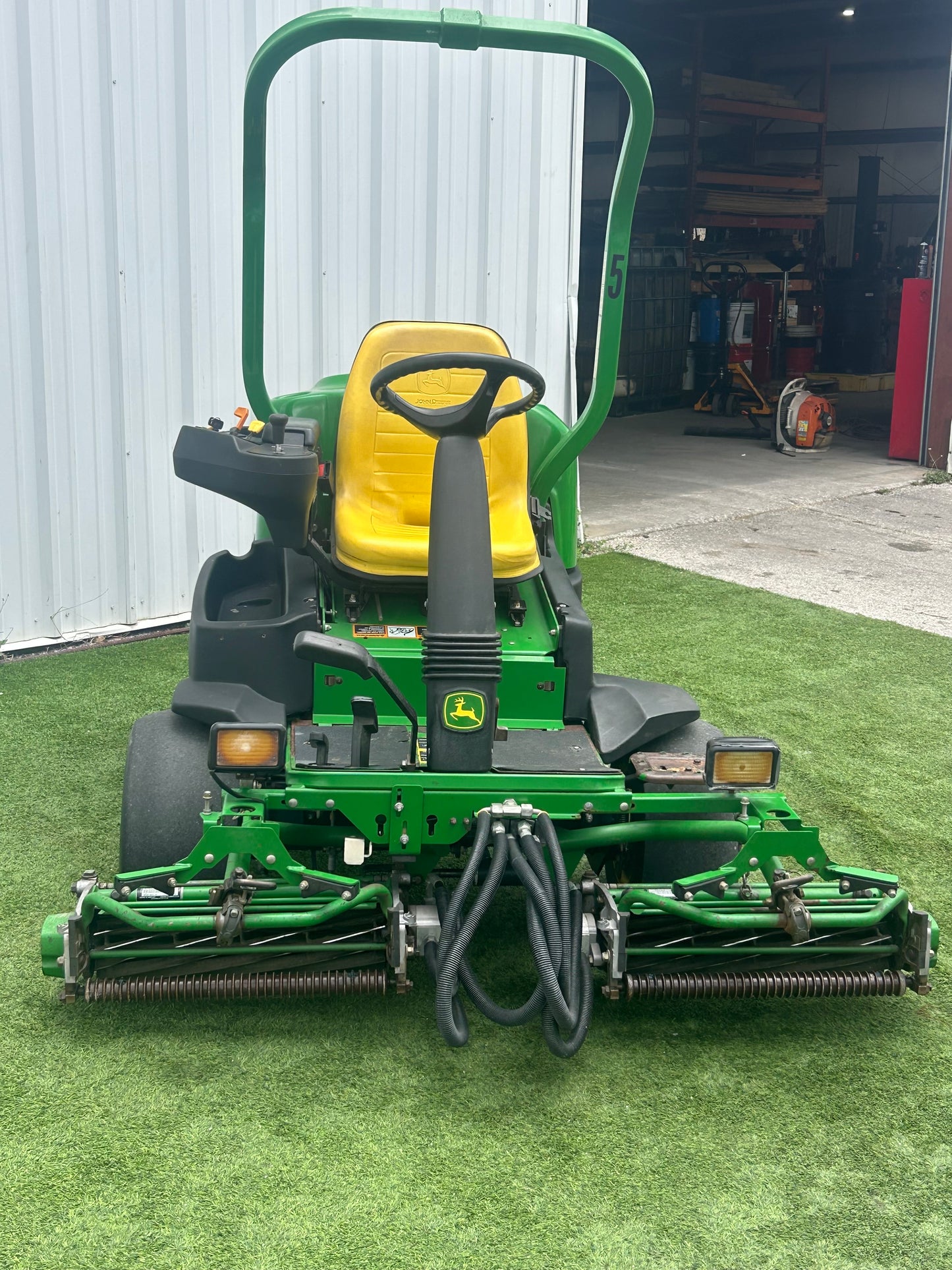 JOHN DEERE 2500B RIDING GREENS MOWER W/REELS