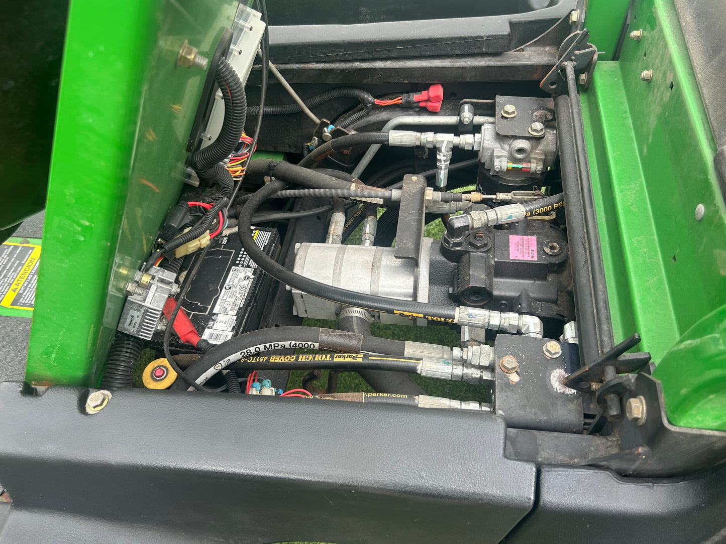 JOHN DEERE 2500B RIDING GREENS MOWER W/REELS