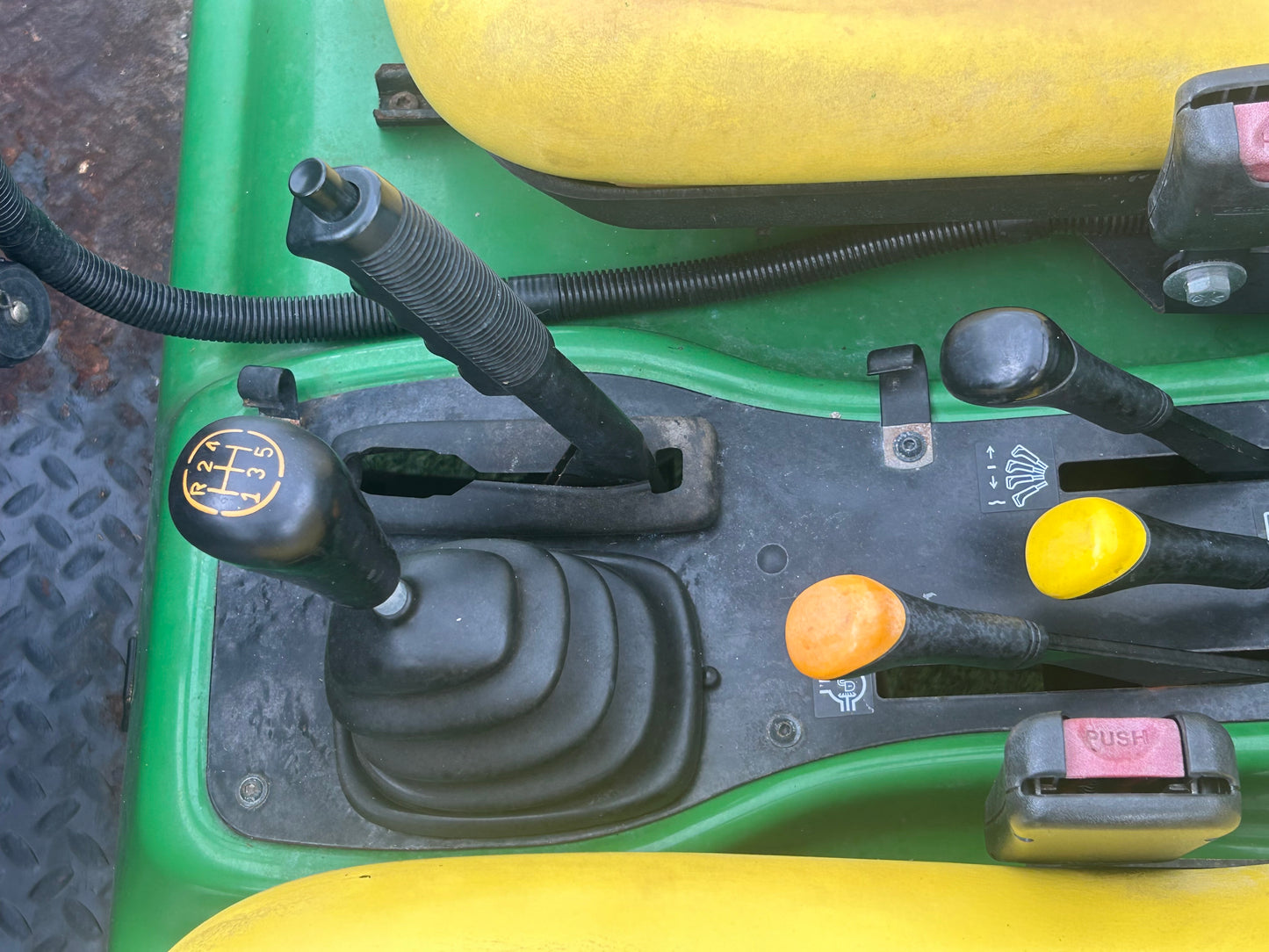 JOHN DEERE 2020A PRO GATOR W/200 GAL TANK
