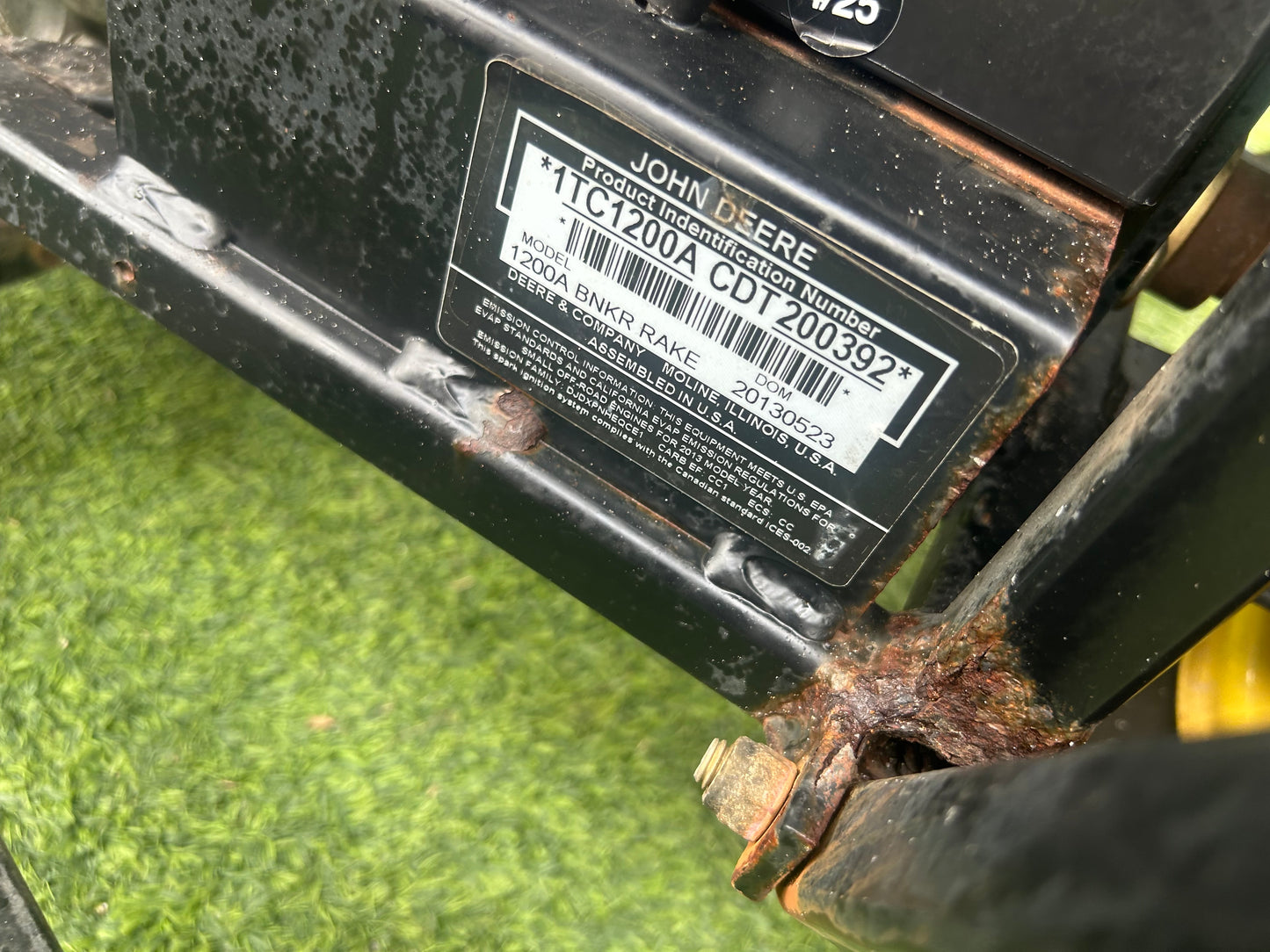 JOHN DEERE 1200A BUNKER & FIELD RAKE W/REAR RAKE LIFT